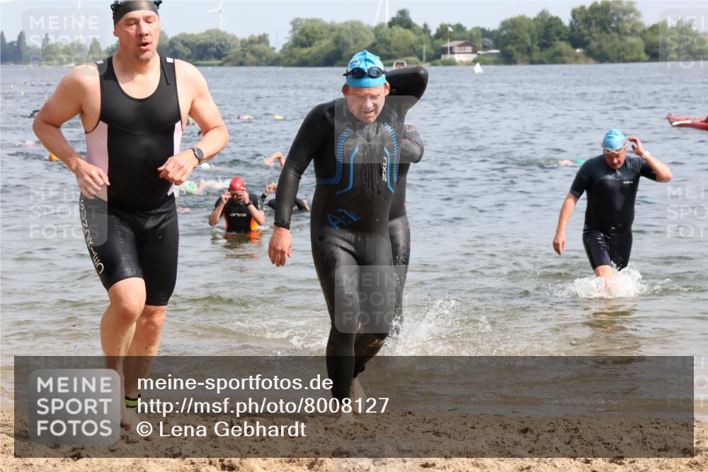 15.06.2025 - 27. Vierlanden-Triathlon Lena Gebhardt http://msf.ph/oto/8008127 15.06.2025 10:05:42 Schwimmen 366, 378, 392, 401, 413, 435, 442, 450 meine-sportfotos.de