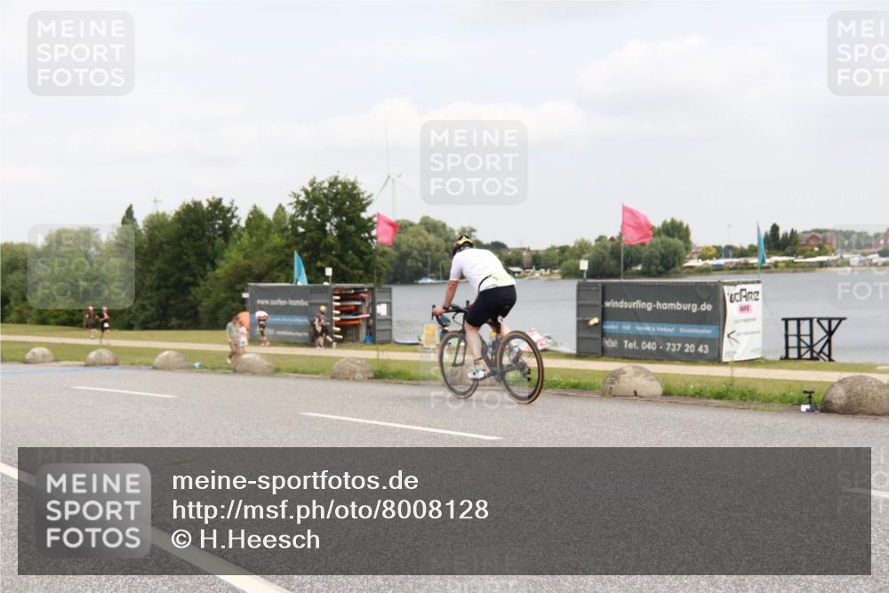 21.06.2025 - 27. Vierlanden-Triathlon H.Heesch http://msf.ph/oto/8008128 15.06.2025 12:14:00 Radfahren 642, 715 meine-sportfotos.de