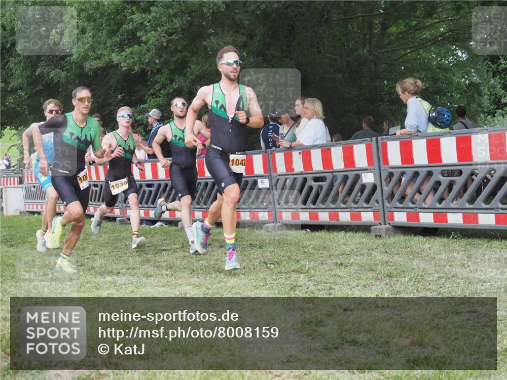 21.06.2025 - 27. Vierlanden-Triathlon KatJ http://msf.ph/oto/8008159 15.06.2025 13:02:15 Ziel 73, 727, 755, 1009, 1039, 1041, 1042, 1043 meine-sportfotos.de