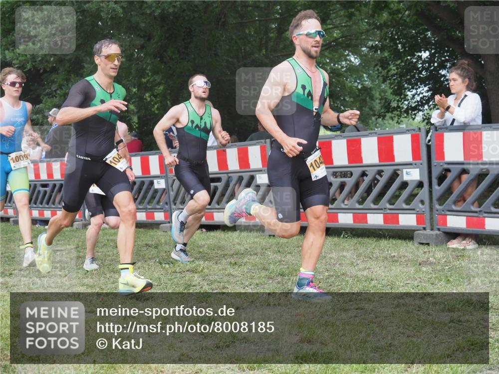 21.06.2025 - 27. Vierlanden-Triathlon KatJ http://msf.ph/oto/8008185 15.06.2025 13:02:15 Ziel 73, 727, 755, 1009, 1039, 1041, 1042, 1043 meine-sportfotos.de