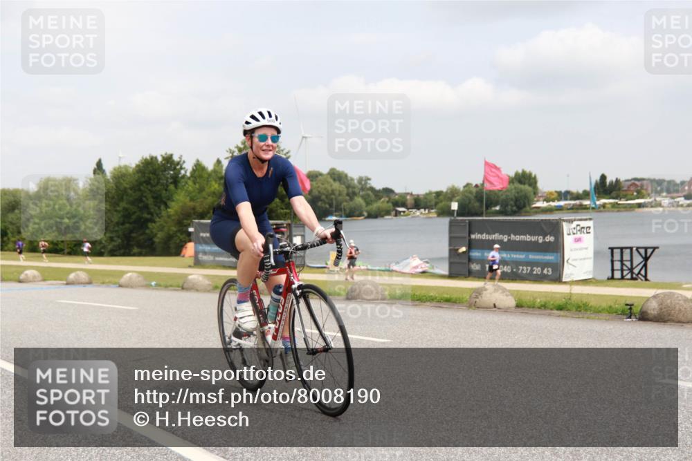 21.06.2025 - 27. Vierlanden-Triathlon H.Heesch http://msf.ph/oto/8008190 15.06.2025 12:14:48 Radfahren 697, 900 meine-sportfotos.de