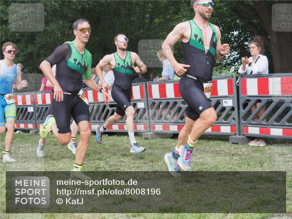 21.06.2025 - 27. Vierlanden-Triathlon KatJ http://msf.ph/oto/8008196 15.06.2025 13:02:16 Ziel 73, 727, 755, 1009, 1039, 1041, 1042, 1043 meine-sportfotos.de