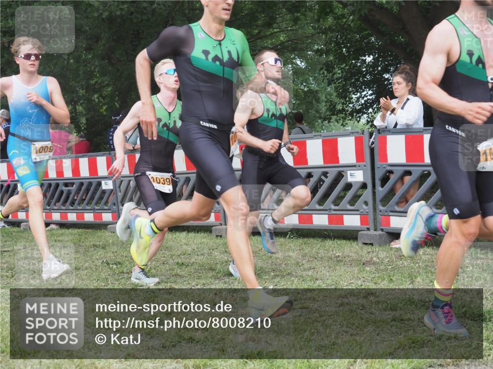 21.06.2025 - 27. Vierlanden-Triathlon KatJ http://msf.ph/oto/8008210 15.06.2025 13:02:16 Ziel 73, 727, 755, 1009, 1039, 1041, 1042, 1043 meine-sportfotos.de