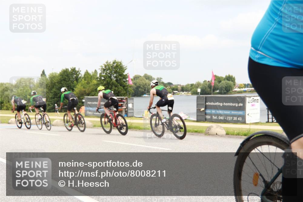 21.06.2025 - 27. Vierlanden-Triathlon H.Heesch http://msf.ph/oto/8008211 15.06.2025 12:14:53 Radfahren 812, 900, 1039, 1040, 1042 meine-sportfotos.de