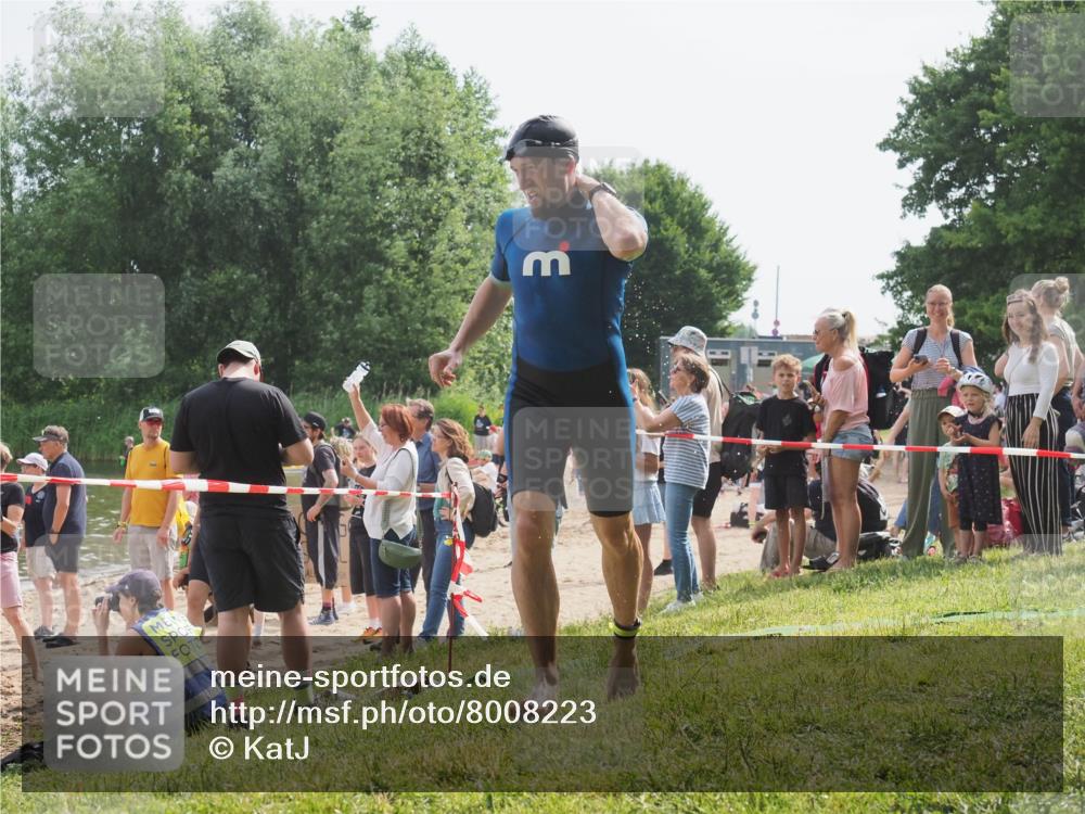15.06.2025 - 27. Vierlanden-Triathlon KatJ http://msf.ph/oto/8008223 15.06.2025 10:06:36 Schwimmen 394, 434, 440 meine-sportfotos.de