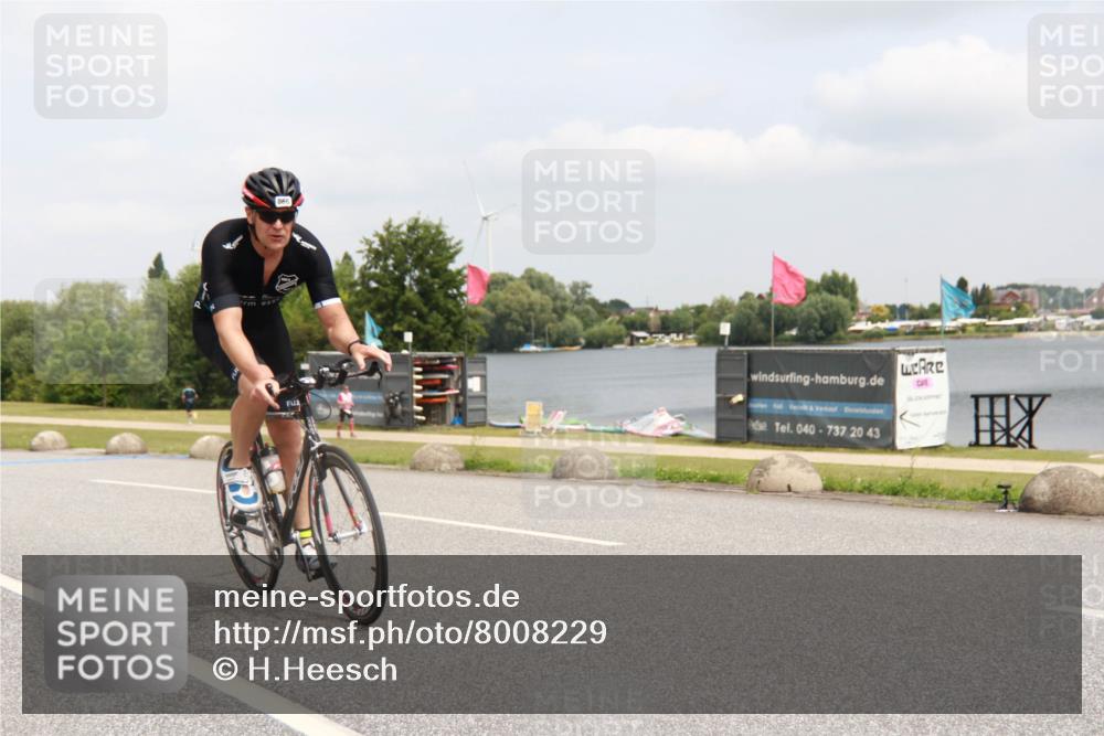 21.06.2025 - 27. Vierlanden-Triathlon H.Heesch http://msf.ph/oto/8008229 15.06.2025 12:15:05 Radfahren 868 meine-sportfotos.de