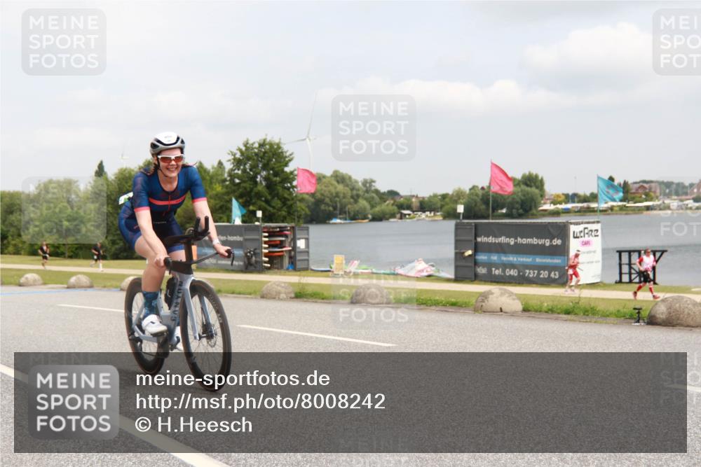 21.06.2025 - 27. Vierlanden-Triathlon H.Heesch http://msf.ph/oto/8008242 15.06.2025 12:15:13 Radfahren 894, 910 meine-sportfotos.de