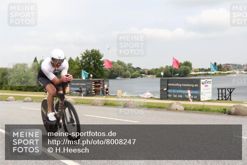 21.06.2025 - 27. Vierlanden-Triathlon H.Heesch http://msf.ph/oto/8008247 15.06.2025 12:15:16 Radfahren 831, 910 meine-sportfotos.de