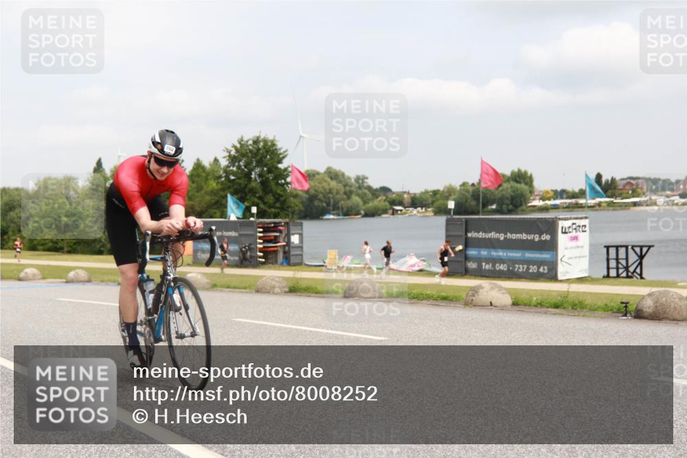 21.06.2025 - 27. Vierlanden-Triathlon H.Heesch http://msf.ph/oto/8008252 15.06.2025 12:15:19 Radfahren 702, 831, 910 meine-sportfotos.de