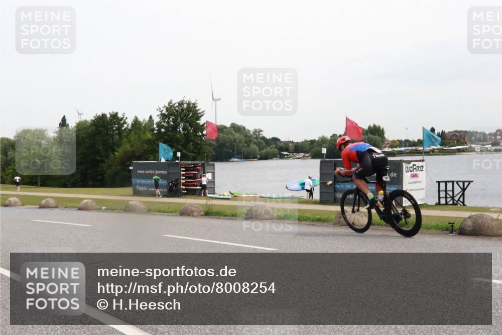 15.06.2025 - 27. Vierlanden-Triathlon H.Heesch http://msf.ph/oto/8008254 15.06.2025 10:47:12 Radfahren 143, 193, 370, 418 meine-sportfotos.de