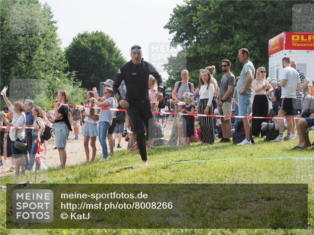 15.06.2025 - 27. Vierlanden-Triathlon KatJ http://msf.ph/oto/8008266 15.06.2025 10:06:39 Schwimmen 394, 434, 440 meine-sportfotos.de