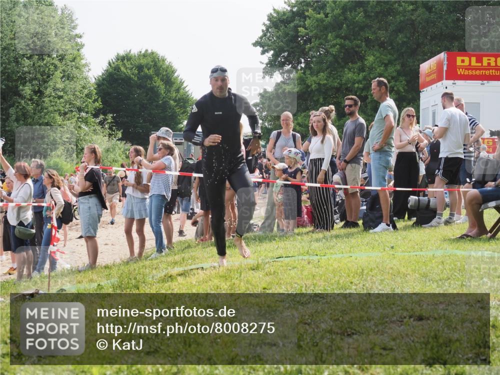 15.06.2025 - 27. Vierlanden-Triathlon KatJ http://msf.ph/oto/8008275 15.06.2025 10:06:39 Schwimmen 394, 434, 440 meine-sportfotos.de
