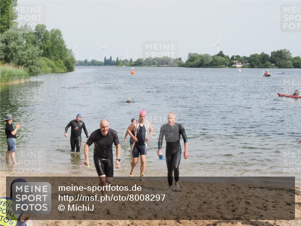 21.06.2025 - 27. Vierlanden-Triathlon MichiJ http://msf.ph/oto/8008297 15.06.2026 10:08:32 Schwimmen 387, 454, 469 meine-sportfotos.de