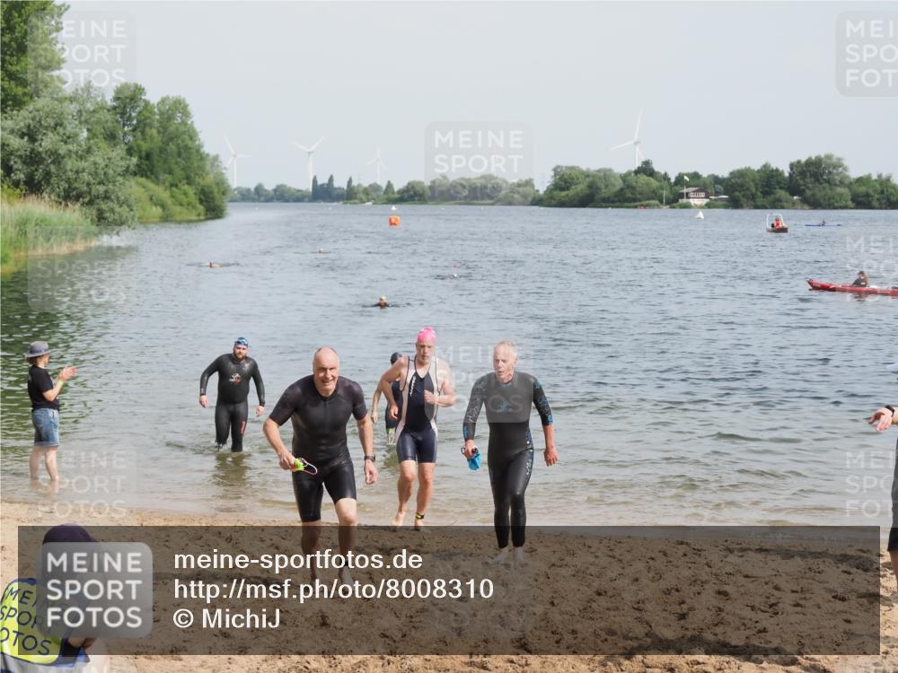 21.06.2025 - 27. Vierlanden-Triathlon MichiJ http://msf.ph/oto/8008310 15.06.2026 10:08:32 Schwimmen 387, 454, 469 meine-sportfotos.de