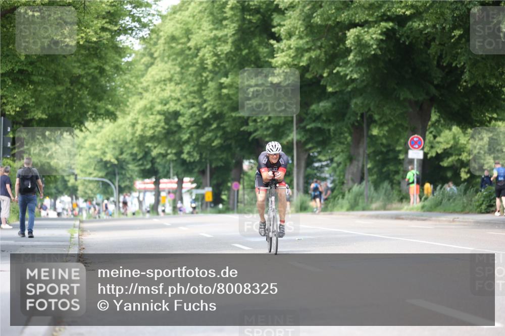 15.06.2025 - 7 Türme Triathlon Yannick Fuchs http://msf.ph/oto/8008325 15.06.2025 13:22:34 Radfahren 301, 356, 491 meine-sportfotos.de