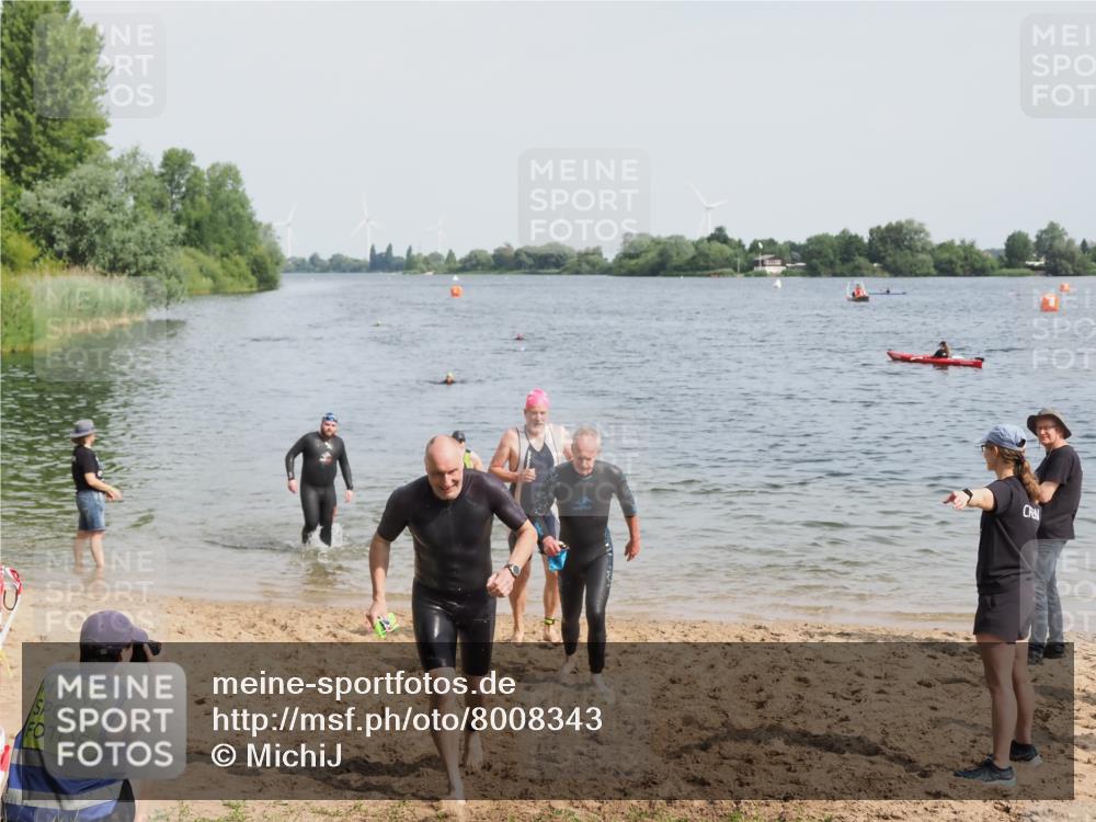 21.06.2025 - 27. Vierlanden-Triathlon MichiJ http://msf.ph/oto/8008343 15.06.2026 10:08:34 Schwimmen 380, 387, 437, 454, 469 meine-sportfotos.de