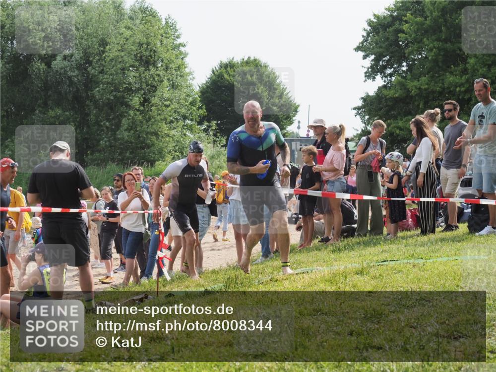 15.06.2025 - 27. Vierlanden-Triathlon KatJ http://msf.ph/oto/8008344 15.06.2025 10:06:47 Schwimmen 367, 386, 388, 423, 440, 441, 457 meine-sportfotos.de