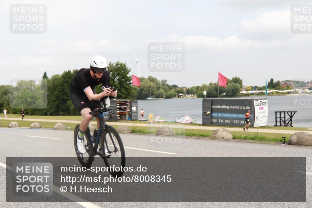 21.06.2025 - 27. Vierlanden-Triathlon H.Heesch http://msf.ph/oto/8008345 15.06.2025 12:15:31 Radfahren 688, 746, 924, 1044, 1045, 1046, 1047, 1048 meine-sportfotos.de