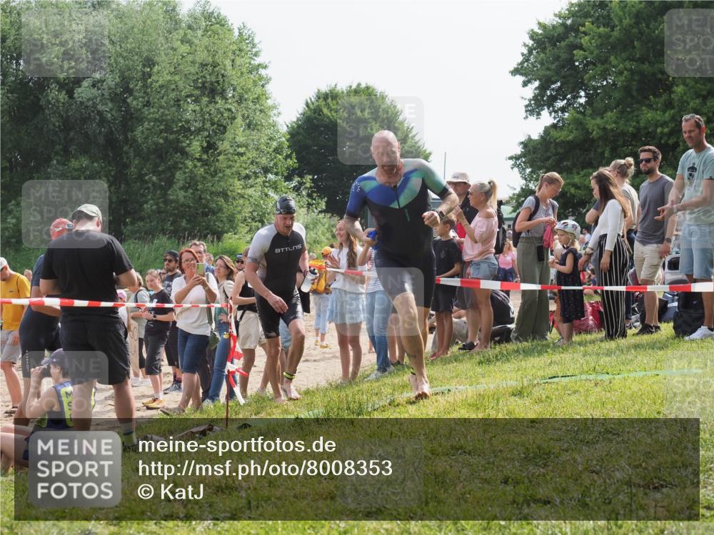 15.06.2025 - 27. Vierlanden-Triathlon KatJ http://msf.ph/oto/8008353 15.06.2025 10:06:47 Schwimmen 367, 386, 388, 423, 440, 441, 457 meine-sportfotos.de