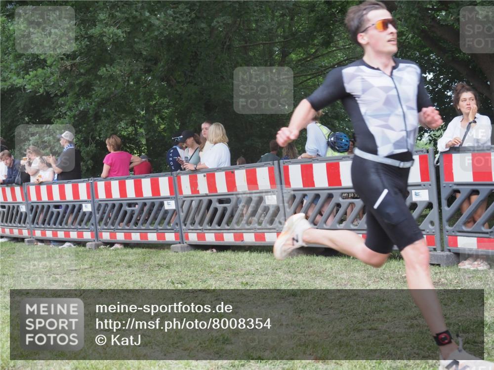 21.06.2025 - 27. Vierlanden-Triathlon KatJ http://msf.ph/oto/8008354 15.06.2025 13:02:19 Ziel 73, 727, 1029, 1030, 1031, 1033 meine-sportfotos.de