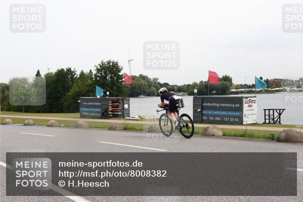 15.06.2025 - 27. Vierlanden-Triathlon H.Heesch http://msf.ph/oto/8008382 15.06.2025 10:47:32 Radfahren 114, 152, 410 meine-sportfotos.de