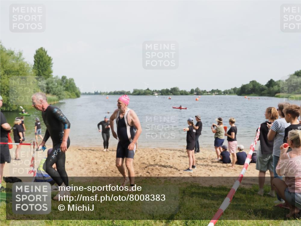 21.06.2025 - 27. Vierlanden-Triathlon MichiJ http://msf.ph/oto/8008383 15.06.2026 10:08:39 Schwimmen 380, 387, 437, 454, 469 meine-sportfotos.de