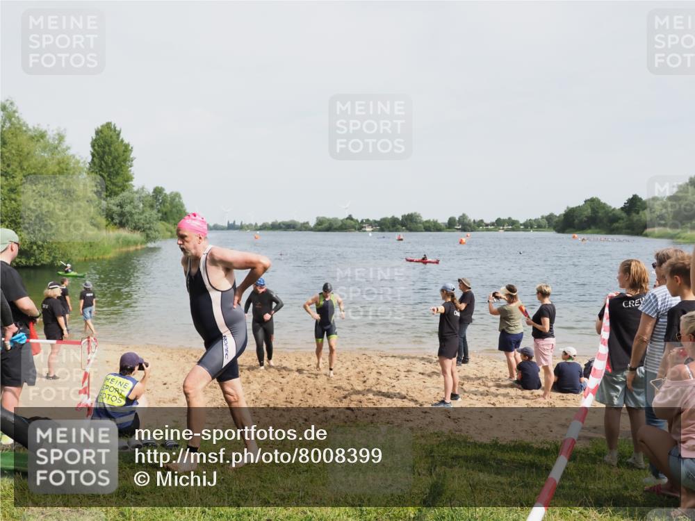 21.06.2025 - 27. Vierlanden-Triathlon MichiJ http://msf.ph/oto/8008399 15.06.2026 10:08:39 Schwimmen 380, 387, 437, 454, 469 meine-sportfotos.de