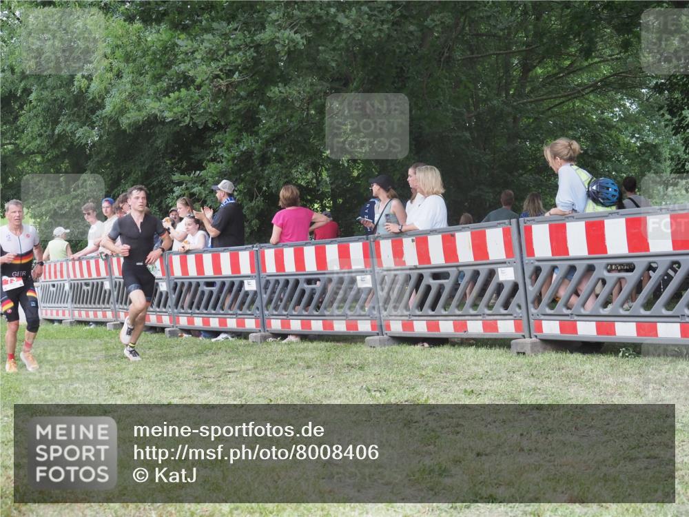 21.06.2025 - 27. Vierlanden-Triathlon KatJ http://msf.ph/oto/8008406 15.06.2025 13:02:20 Ziel 73, 727, 1029, 1030, 1031, 1033 meine-sportfotos.de