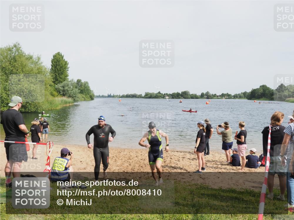 21.06.2025 - 27. Vierlanden-Triathlon MichiJ http://msf.ph/oto/8008410 15.06.2026 10:08:41 Schwimmen 380, 387, 437, 454, 469 meine-sportfotos.de