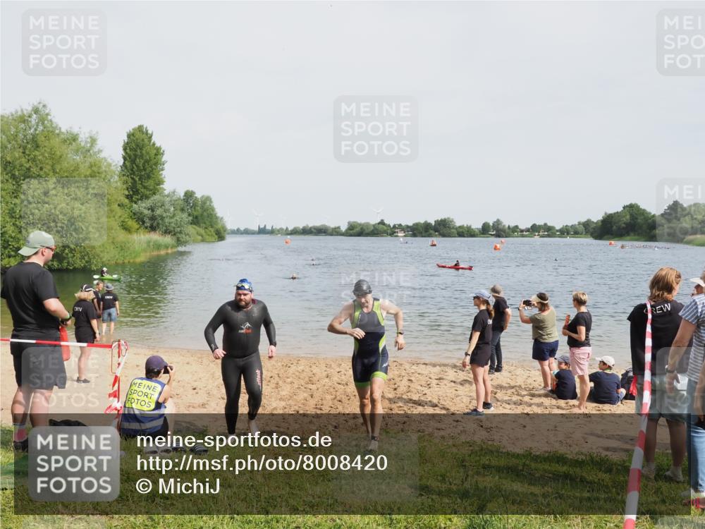 21.06.2025 - 27. Vierlanden-Triathlon MichiJ http://msf.ph/oto/8008420 15.06.2026 10:08:42 Schwimmen 380, 387, 437, 454, 469 meine-sportfotos.de