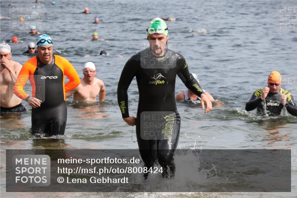 15.06.2025 - 27. Vierlanden-Triathlon Lena Gebhardt http://msf.ph/oto/8008424 15.06.2025 10:05:59 Schwimmen 362, 369, 372, 410, 435, 448, 458 meine-sportfotos.de