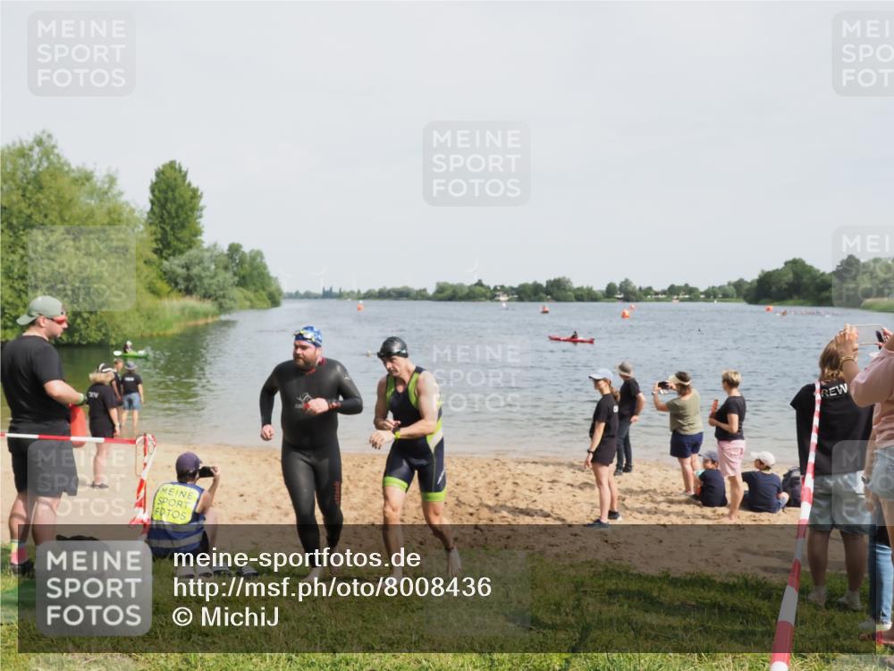 21.06.2025 - 27. Vierlanden-Triathlon MichiJ http://msf.ph/oto/8008436 15.06.2026 10:08:42 Schwimmen 380, 387, 437, 454, 469 meine-sportfotos.de