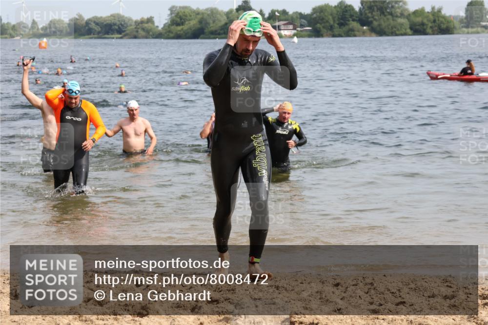 15.06.2025 - 27. Vierlanden-Triathlon Lena Gebhardt http://msf.ph/oto/8008472 15.06.2025 10:06:01 Schwimmen 362, 369, 372, 381, 410, 448, 458 meine-sportfotos.de