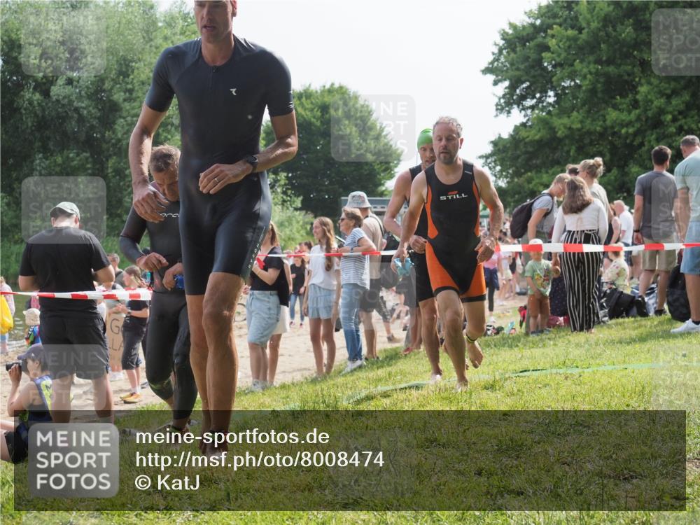 15.06.2025 - 27. Vierlanden-Triathlon KatJ http://msf.ph/oto/8008474 15.06.2025 10:06:52 Schwimmen 367, 386, 388, 396, 423, 441, 457 meine-sportfotos.de