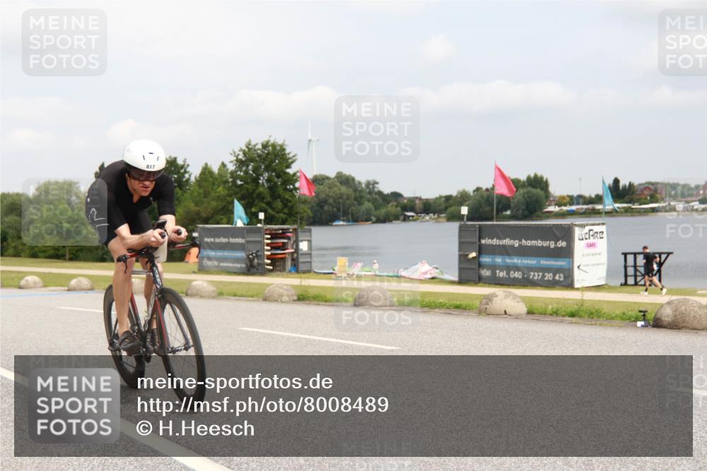 21.06.2025 - 27. Vierlanden-Triathlon H.Heesch http://msf.ph/oto/8008489 15.06.2025 12:16:58 Radfahren 667, 817 meine-sportfotos.de