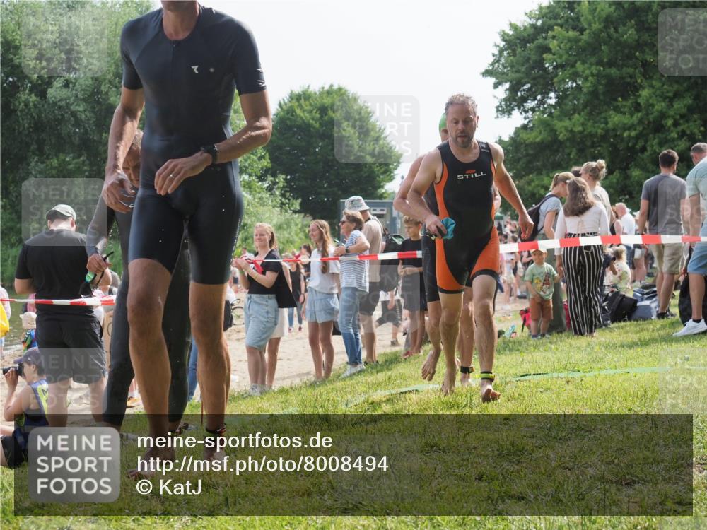 15.06.2025 - 27. Vierlanden-Triathlon KatJ http://msf.ph/oto/8008494 15.06.2025 10:06:52 Schwimmen 367, 386, 388, 396, 423, 441, 457 meine-sportfotos.de