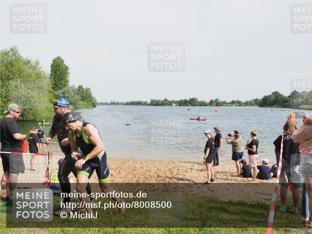 21.06.2025 - 27. Vierlanden-Triathlon MichiJ http://msf.ph/oto/8008500 15.06.2026 10:08:43 Schwimmen 380, 387, 437, 454 meine-sportfotos.de