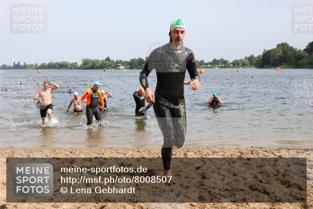 15.06.2025 - 27. Vierlanden-Triathlon Lena Gebhardt http://msf.ph/oto/8008507 15.06.2025 10:06:03 Schwimmen 362, 369, 372, 381, 410, 418, 448, 455, 458 meine-sportfotos.de