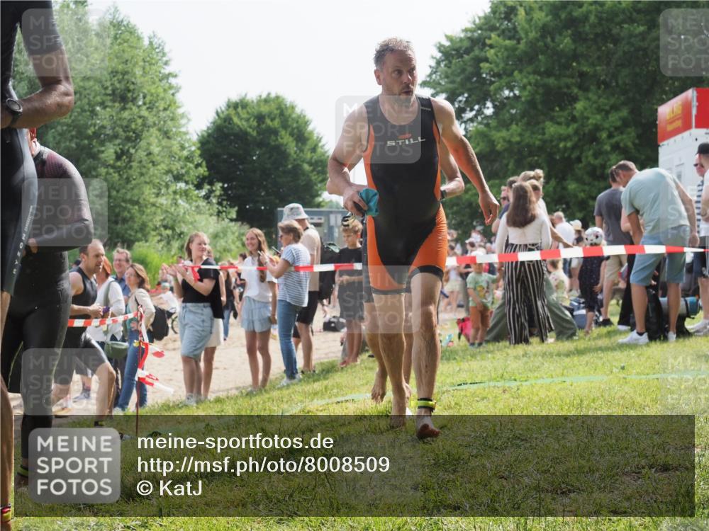 15.06.2025 - 27. Vierlanden-Triathlon KatJ http://msf.ph/oto/8008509 15.06.2025 10:06:53 Schwimmen 367, 386, 388, 396, 423, 441, 457, 467 meine-sportfotos.de