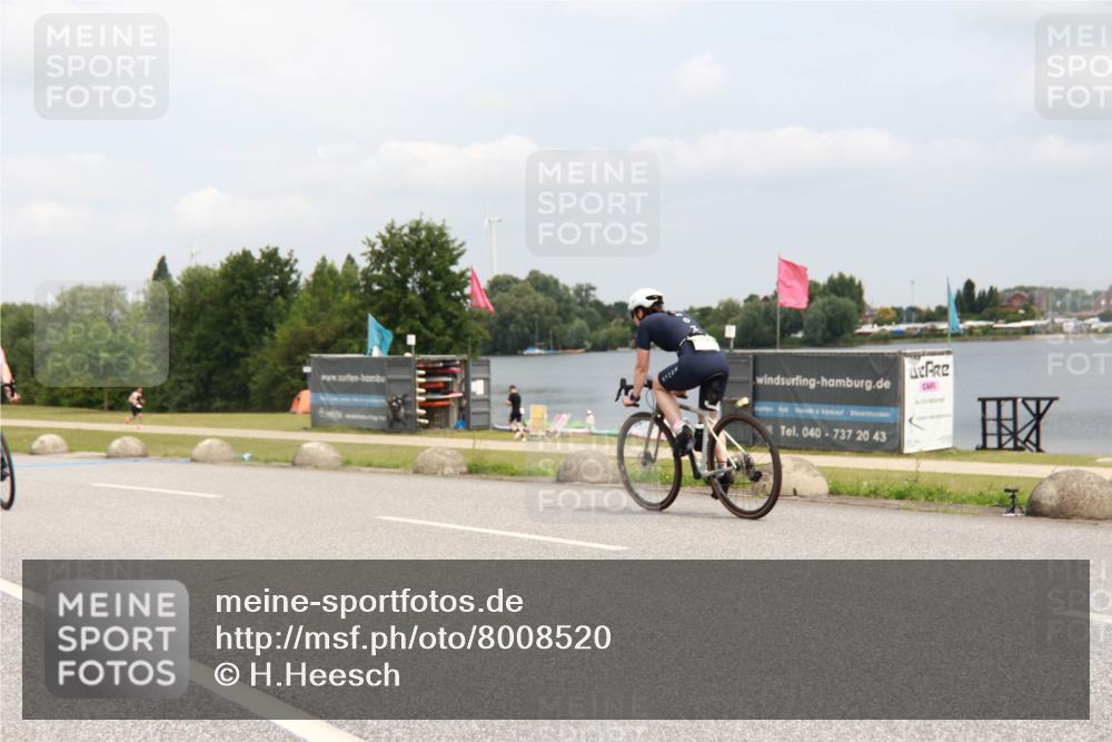 21.06.2025 - 27. Vierlanden-Triathlon H.Heesch http://msf.ph/oto/8008520 15.06.2025 12:17:03 Radfahren 667, 691, 817 meine-sportfotos.de