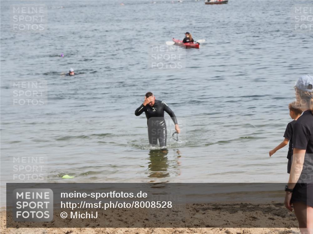 21.06.2025 - 27. Vierlanden-Triathlon MichiJ http://msf.ph/oto/8008528 15.06.2026 10:09:21 Schwimmen  meine-sportfotos.de