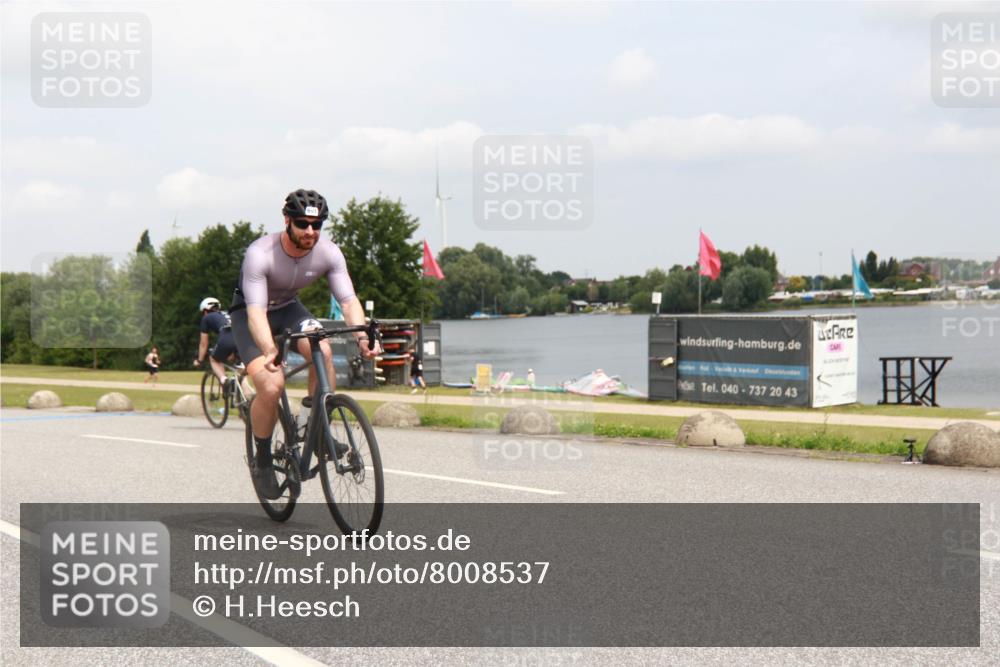 21.06.2025 - 27. Vierlanden-Triathlon H.Heesch http://msf.ph/oto/8008537 15.06.2025 12:17:04 Radfahren 667, 691, 817, 923 meine-sportfotos.de