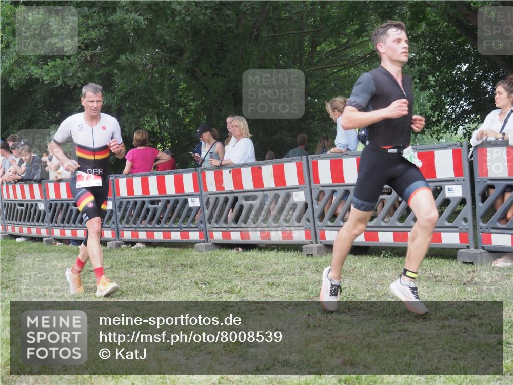 21.06.2025 - 27. Vierlanden-Triathlon KatJ http://msf.ph/oto/8008539 15.06.2025 13:02:22 Ziel 73, 137, 727, 1029, 1030, 1031, 1033 meine-sportfotos.de
