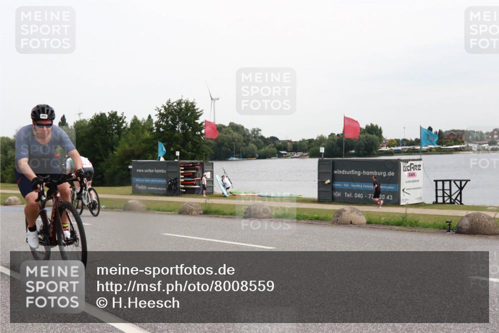15.06.2025 - 27. Vierlanden-Triathlon H.Heesch http://msf.ph/oto/8008559 15.06.2025 10:48:22 Radfahren 22, 34, 93, 139, 393 meine-sportfotos.de
