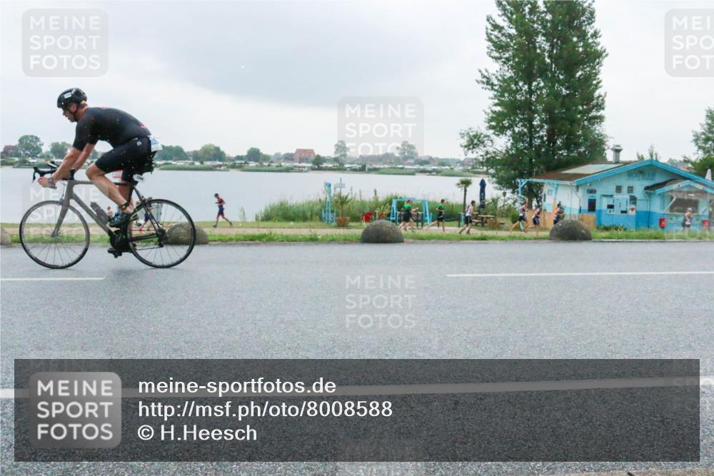 21.06.2025 - 27. Vierlanden-Triathlon H.Heesch http://msf.ph/oto/8008588 15.06.2025 13:27:42 Radfahren 1239, 1258, 1291, 1298 meine-sportfotos.de