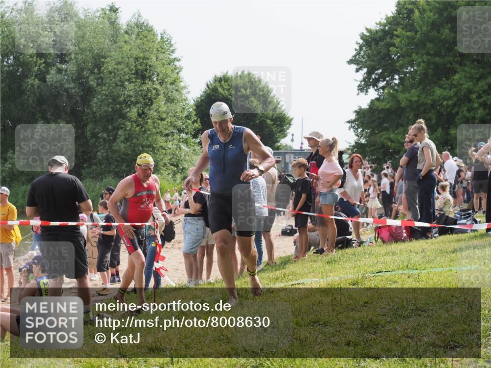 15.06.2025 - 27. Vierlanden-Triathlon KatJ http://msf.ph/oto/8008630 15.06.2025 10:07:00 Schwimmen 131, 367, 388, 396, 429, 457, 467 meine-sportfotos.de