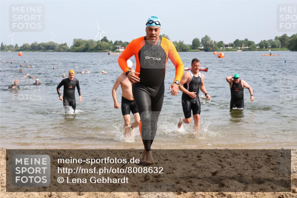 15.06.2025 - 27. Vierlanden-Triathlon Lena Gebhardt http://msf.ph/oto/8008632 15.06.2025 10:06:09 Schwimmen 362, 369, 370, 381, 418, 447, 448, 455 meine-sportfotos.de