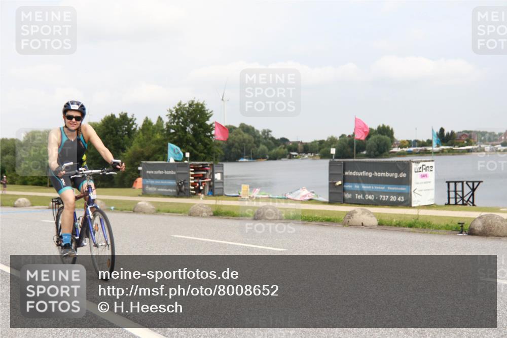 21.06.2025 - 27. Vierlanden-Triathlon H.Heesch http://msf.ph/oto/8008652 15.06.2025 12:18:36 Radfahren 781, 892 meine-sportfotos.de
