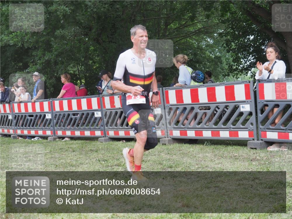 21.06.2025 - 27. Vierlanden-Triathlon KatJ http://msf.ph/oto/8008654 15.06.2025 13:02:23 Ziel 73, 137, 727, 1029, 1030, 1031, 1033 meine-sportfotos.de