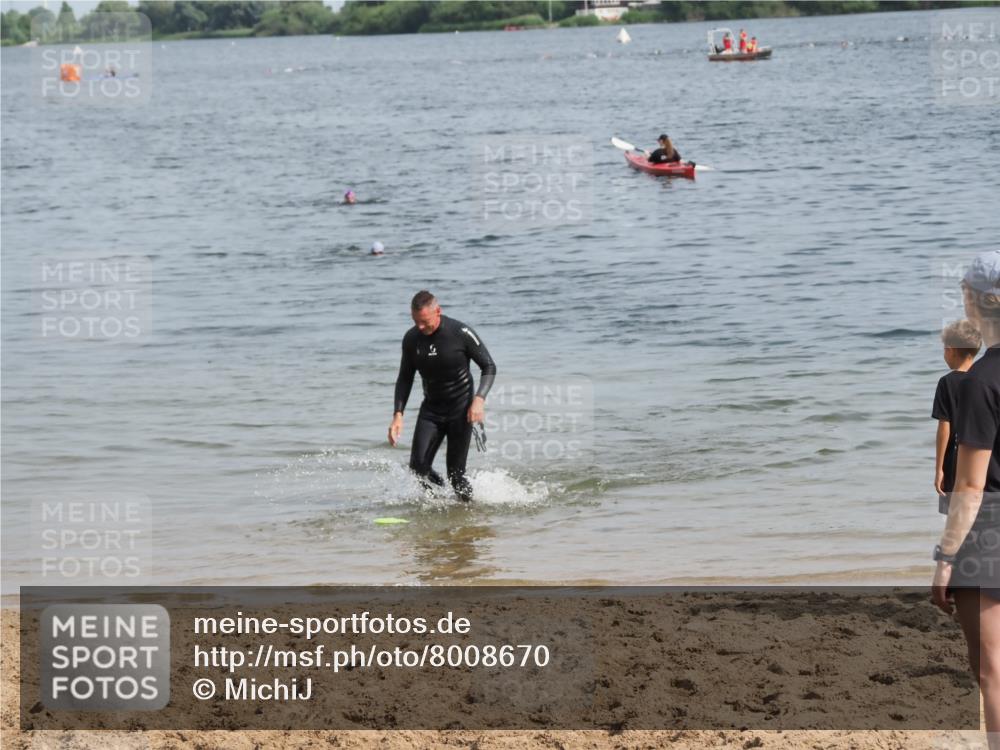 21.06.2025 - 27. Vierlanden-Triathlon MichiJ http://msf.ph/oto/8008670 15.06.2026 10:09:24 Schwimmen  meine-sportfotos.de